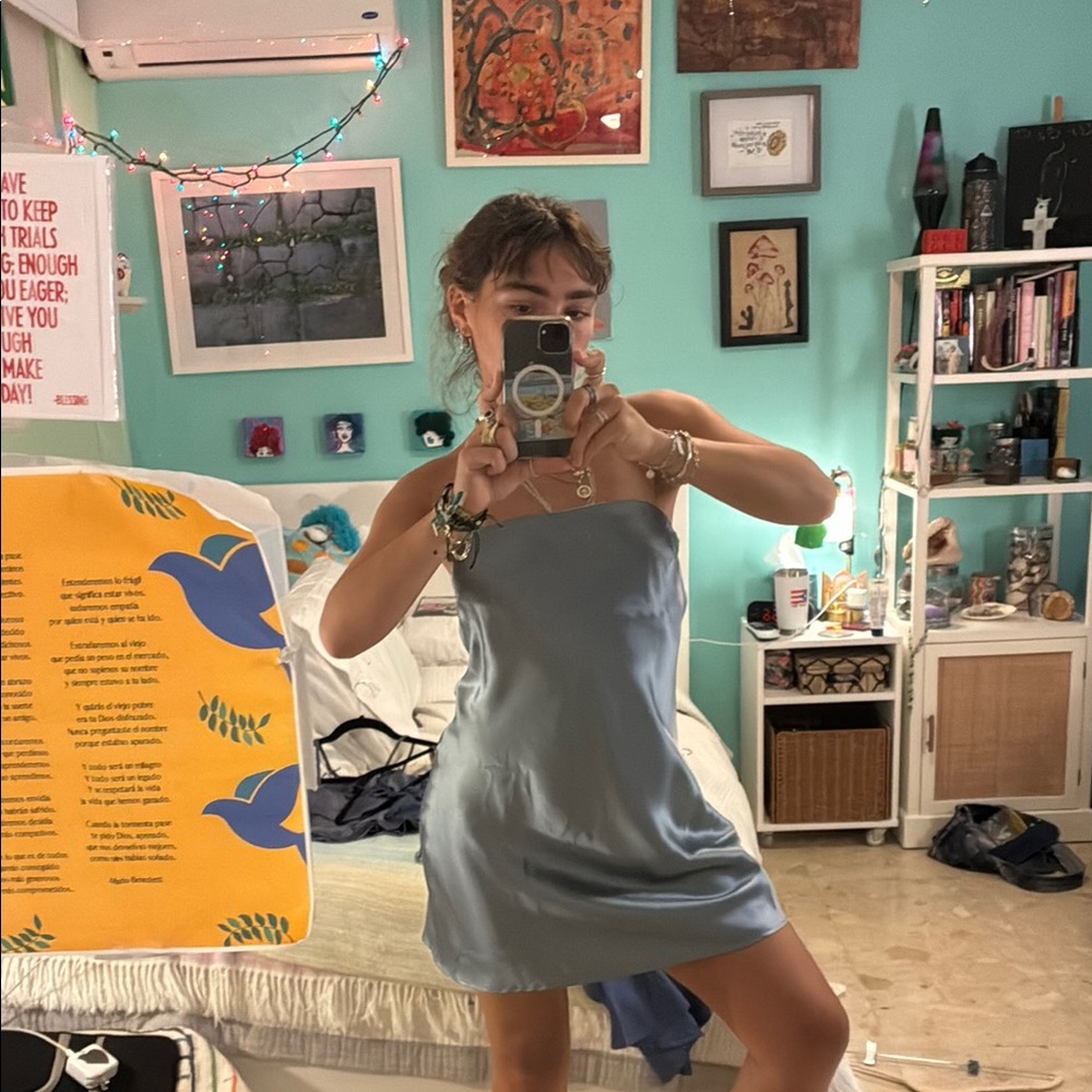 Boutique Elegant Blue silk dress with detachable straps